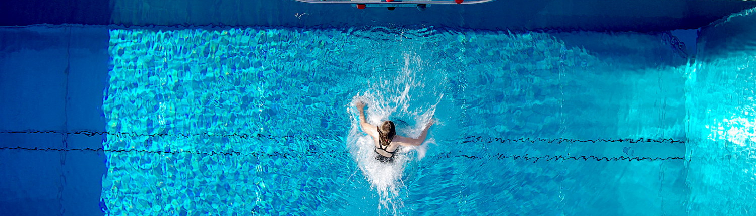 WATERCLIMBING Schwimmbadkletterwand